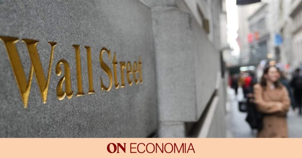 Wall Street vuelve a caídas de hasta el 4% y el dólar pierde un 2,4% tras la escalada con China Wall Street vuelve a caídas de hasta el 4% y el dólar pierde un 2,4% tras la escalada con China