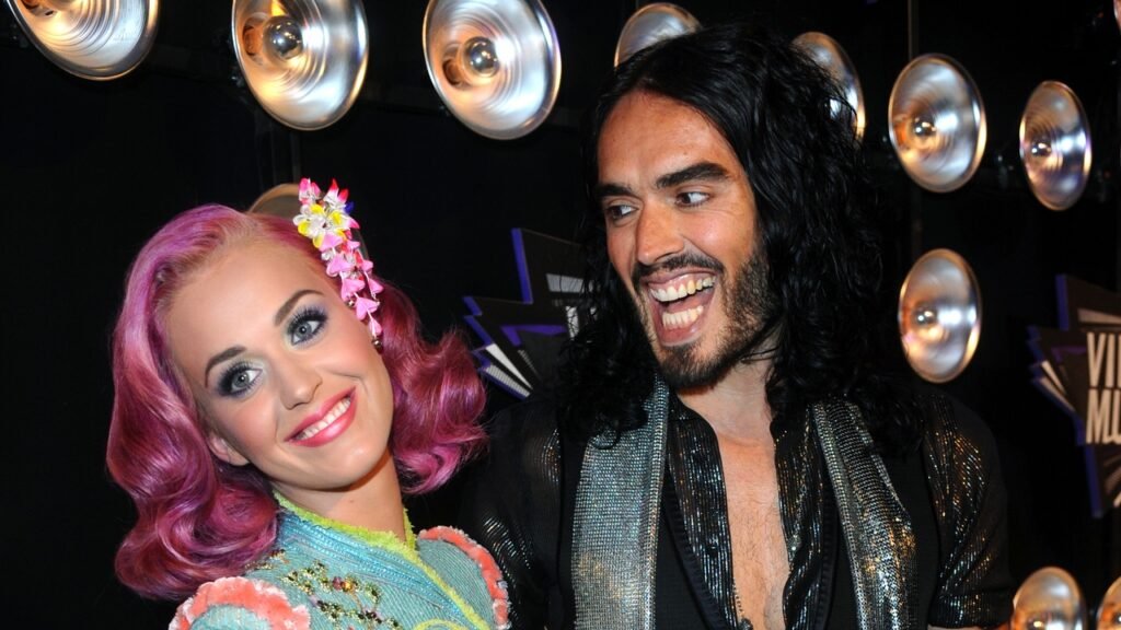 Acusan a Russell Brand, exmarido de Katy Perry, de cuatro violaciones y varias agresiones sexuales Acusan a Russell Brand, exmarido de Katy Perry, de cuatro violaciones y varias agresiones sexuales