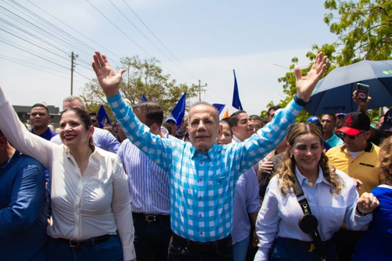 Manuel Rosales inscribió su candidatura para buscar la reelección en la Gobernación del Zulia