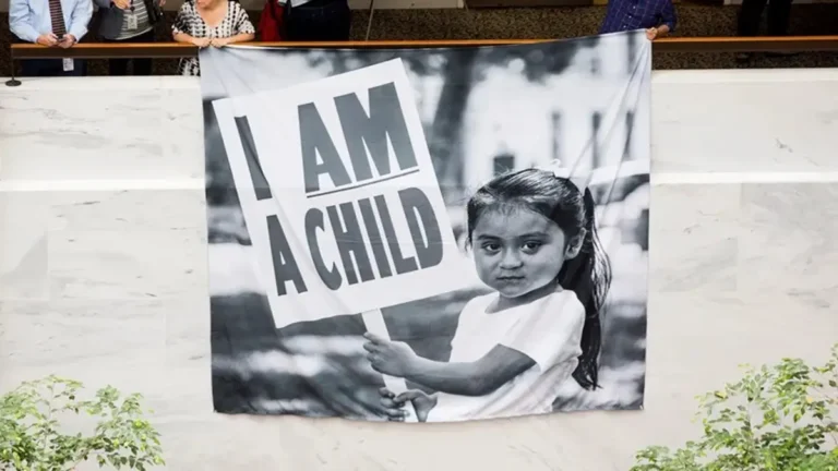 Violación de DD.HH.: EE.UU. admite robo de bebés venezolanos bajo falsas acusaciones