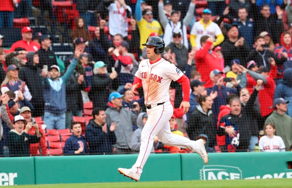 Bregman y Devers brillan para Medias Rojas que vencen 18-7 a Cardenales y barren doble cartelera Bregman y Devers brillan para Medias Rojas que vencen 18-7 a Cardenales y barren doble cartelera