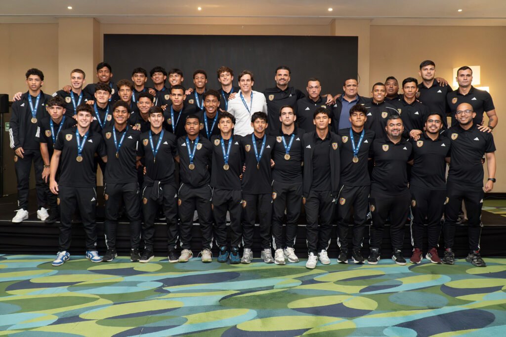 Sub17 llegó al país y fue homenajeada