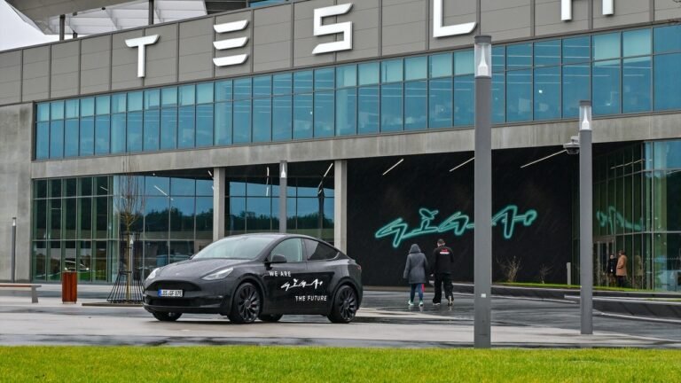 Tesla no cumple sus expectativas y muestra su peor dato desde 2022