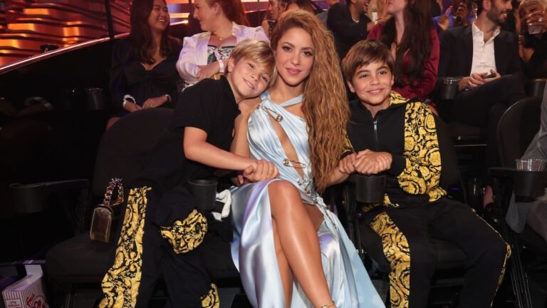 Shakira canta junto a sus hijos y hace una dedicatoria muy especial para las madres solteras