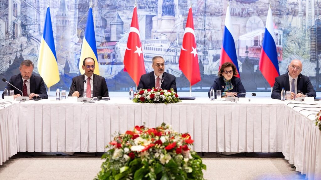 Putin sabotea la mesa de paz con Ucrania a la espera de que Trump abandone a Zelenski y le facilite la invasión del país Putin sabotea la mesa de paz con Ucrania a la espera de que Trump abandone a Zelenski y le facilite la invasión del país