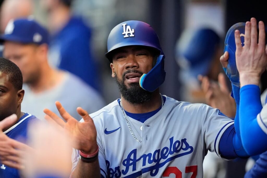 Dodgers colocan al jardinero Teoscar Hernández en lista de lesionados por diez días Dodgers colocan al jardinero Teoscar Hernández en lista de lesionados por diez días