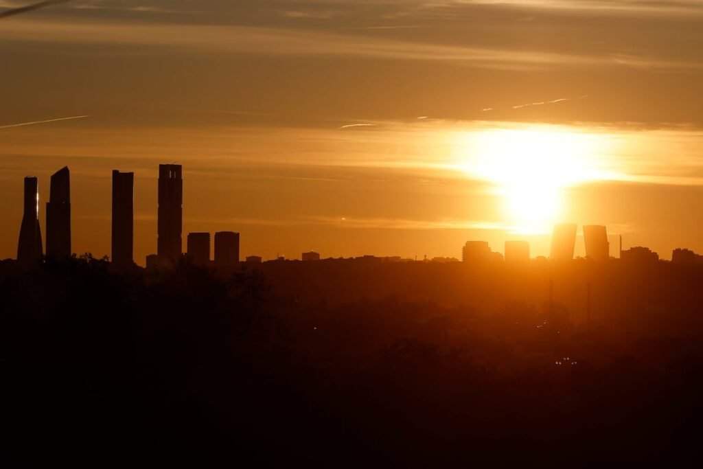 Expertos apuntan a un fallo de gestión de Red Eléctrica en el apagón del siglo en la Península | Economía Expertos apuntan a un fallo de gestión de Red Eléctrica en el apagón del siglo en la Península | Economía