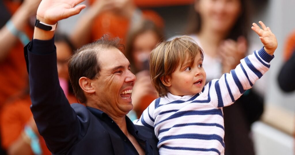 Las perlitas del homenaje de Roland Garros a Nadal: de la tierna dedicatoria a su esposa a la divertida presentación de su hijo Las perlitas del homenaje de Roland Garros a Nadal: de la tierna dedicatoria a su esposa a la divertida presentación de su hijo