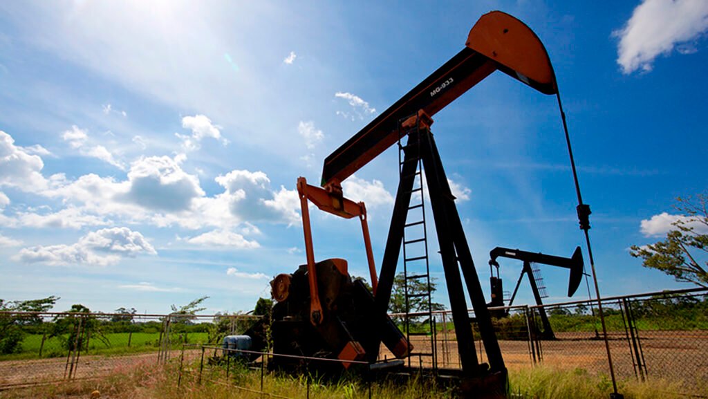 La producción de petróleo de Venezuela se mantiene sobre el millón y sube un 0,28% en abril La producción de petróleo de Venezuela se mantiene sobre el millón y sube un 0,28% en abril