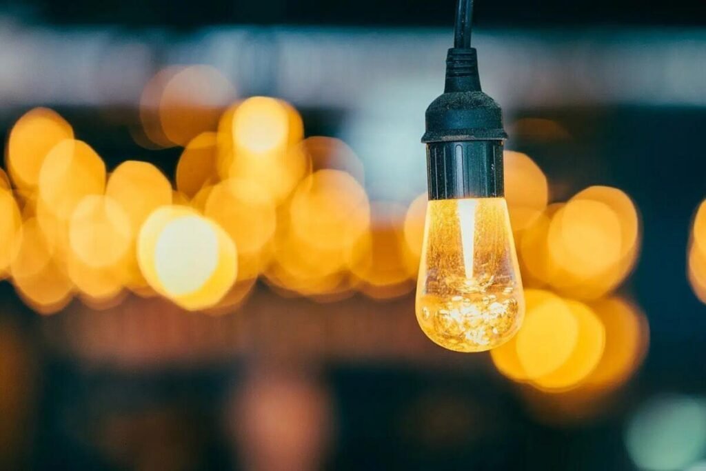 Precio de la luz por horas mañana, lunes 5 de mayo, cuándo es más barata y más cara en el día Precio de la luz por horas mañana, lunes 5 de mayo, cuándo es más barata y más cara en el día