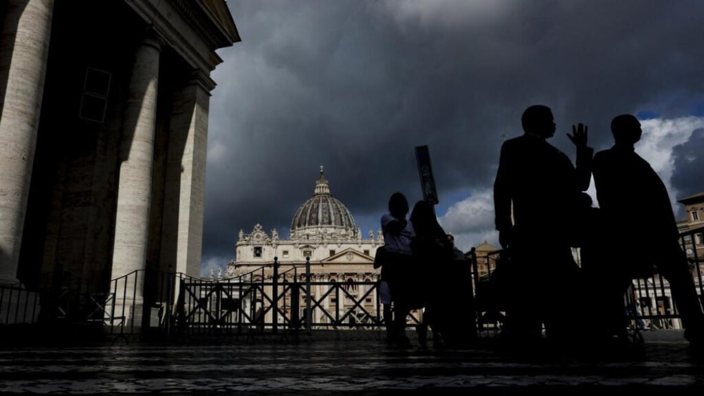 El cónclave para elegir al nuevo papa arranca con los cardenales Parolin y Tagle como favoritos El cónclave para elegir al nuevo papa arranca con los cardenales Parolin y Tagle como favoritos
