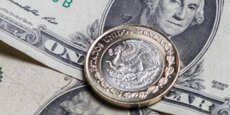 Peso retrocede frente al dólar