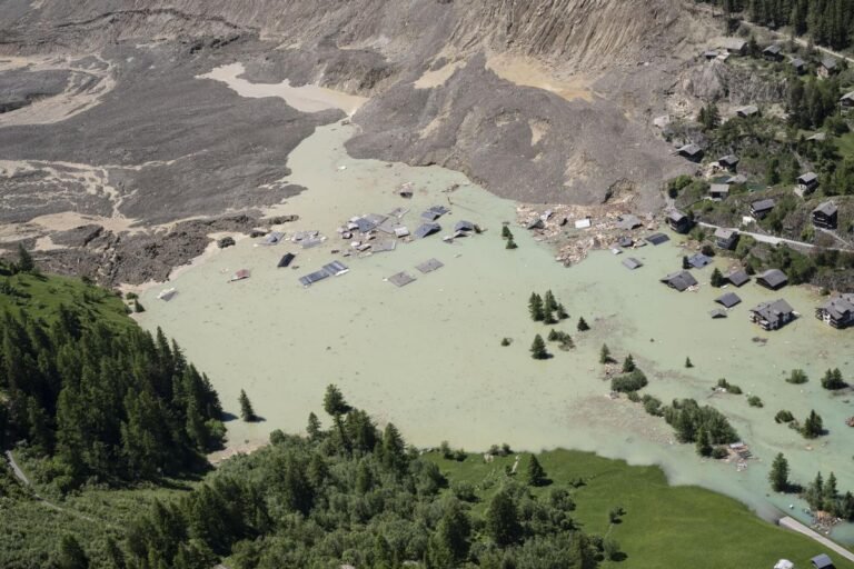 Blatten, el pueblo en Suiza que quedó sepultado por la avalancha de un glaciar