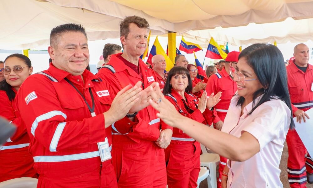Delcy Rodríguez transmite saludo presidencial a trabajadores petroleros Delcy Rodríguez transmite saludo presidencial a trabajadores petroleros