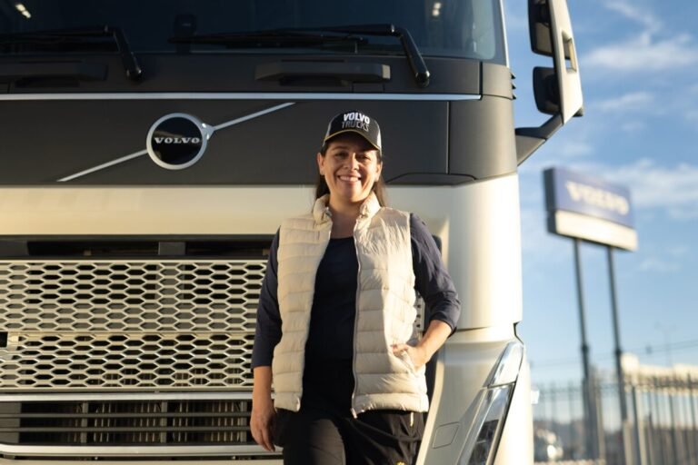 Volvo Chile lanza nueva edición de “Iron Women Más Conductoras” de camiones en RM para fortalecer la formación de mujeres en la industria del transporte de carga