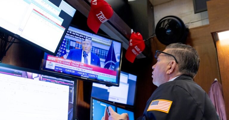 Wall Street abre en rojo con los bonos de deuda al alza