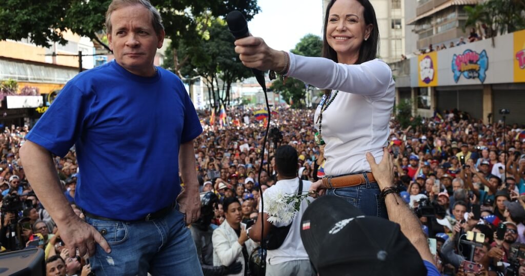 La oposición venezolana celebró el rescate de los cinco opositores refugiados en la embajada argentina La oposición venezolana celebró el rescate de los cinco opositores refugiados en la embajada argentina