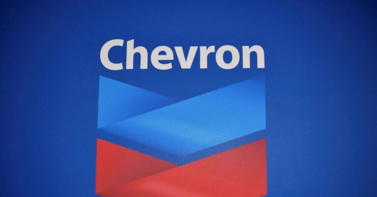 EEUU otorga a Chevron autorización limitada para mantener activos en Venezuela: fuentes