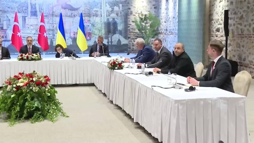 Rusos y ucranianos abren negociaciones de paz tres años después pero no paran la guerra Rusos y ucranianos abren negociaciones de paz tres años después pero no paran la guerra