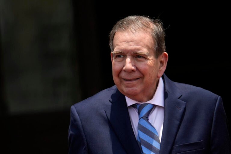 Edmundo González denuncia la asfixia de la prensa en Venezuela