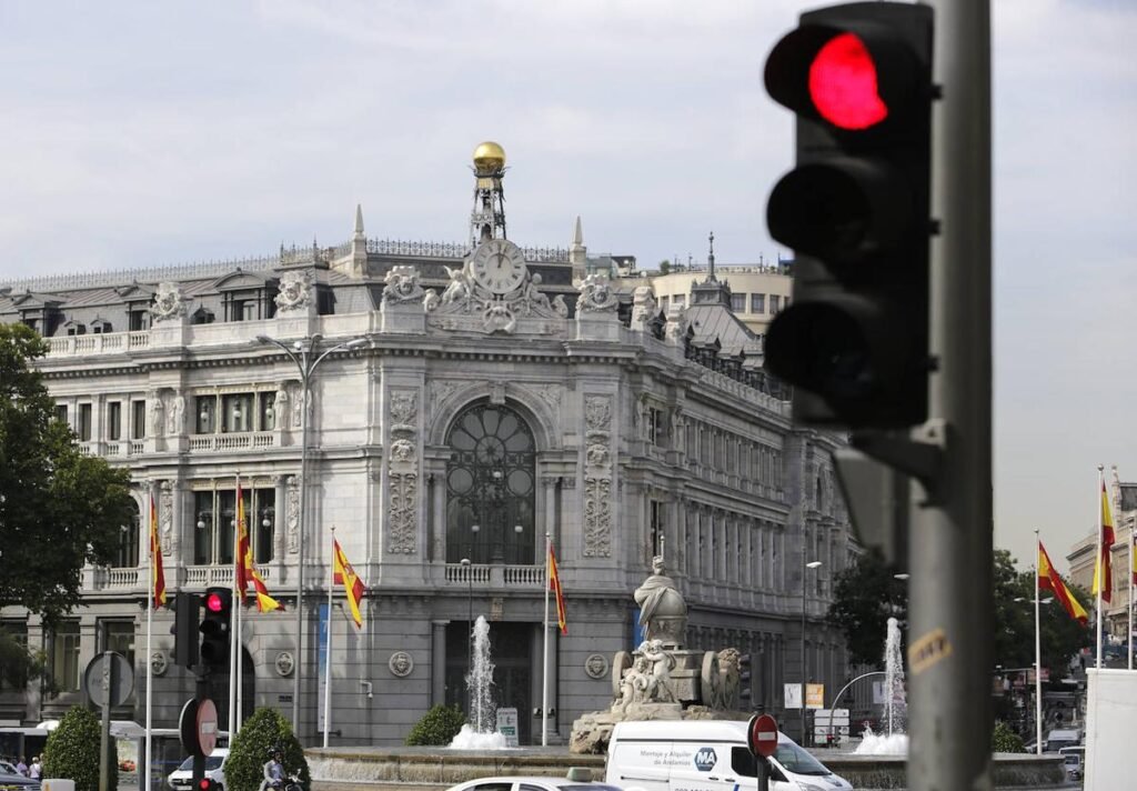 El Banco de España alerta de la «preocupante» fragmentación política que impacta en el crecimiento y la productividad El Banco de España alerta de la «preocupante» fragmentación política que impacta en el crecimiento y la productividad