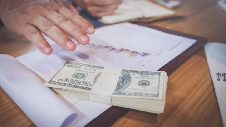 El dólar oficial registra su mayor suba semanal desde la flexibilización del cepo y roza los .200