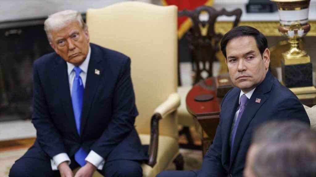 Trump (cada vez más solo) llena de cargos a su fiel escudero Marco Rubio tras apartar a Waltz Trump (cada vez más solo) llena de cargos a su fiel escudero Marco Rubio tras apartar a Waltz