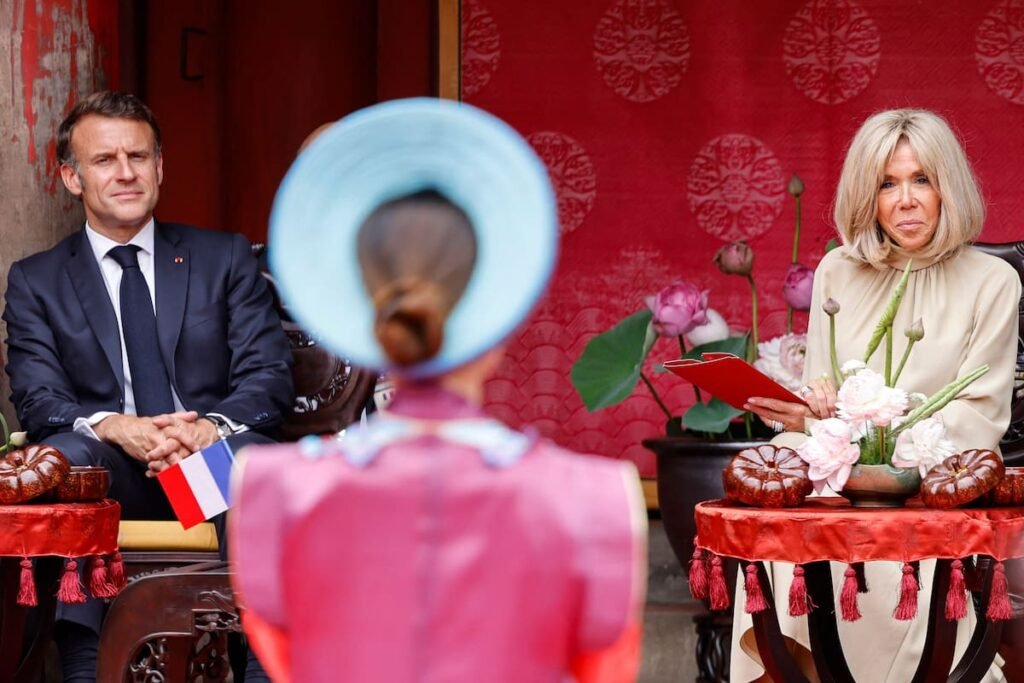 Emmanuel y Brigitte Macron, una historia de amor marcada por la diferencia de edad que genera fascinación Emmanuel y Brigitte Macron, una historia de amor marcada por la diferencia de edad que genera fascinación