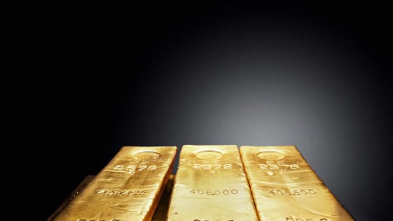 El oro sigue subiendo y los expertos piden que te fijes en este dato antes de vender