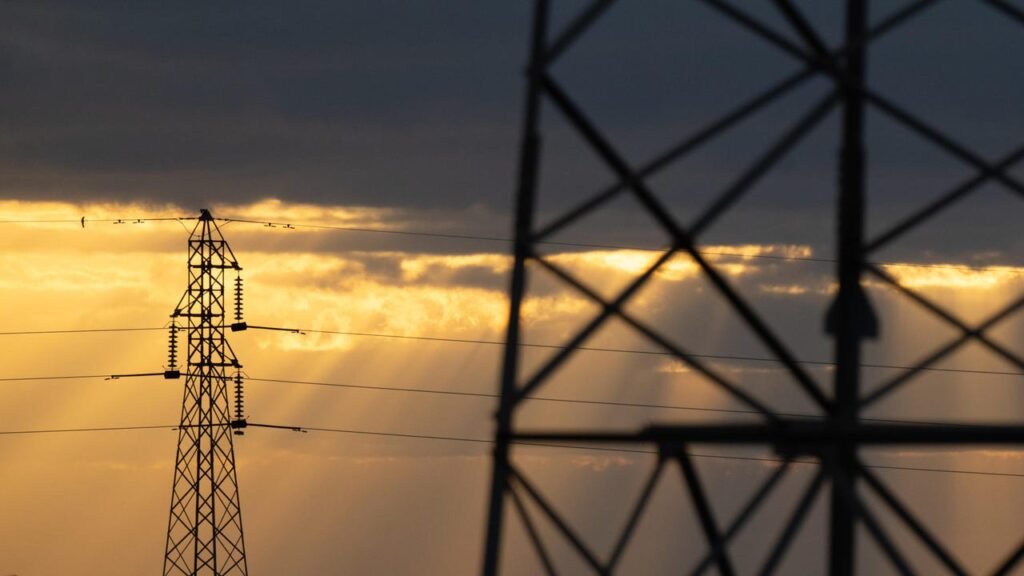 El precio de la luz en España cae a 11 euros el MWh y durante 10 horas tendrá coste cero o negativo