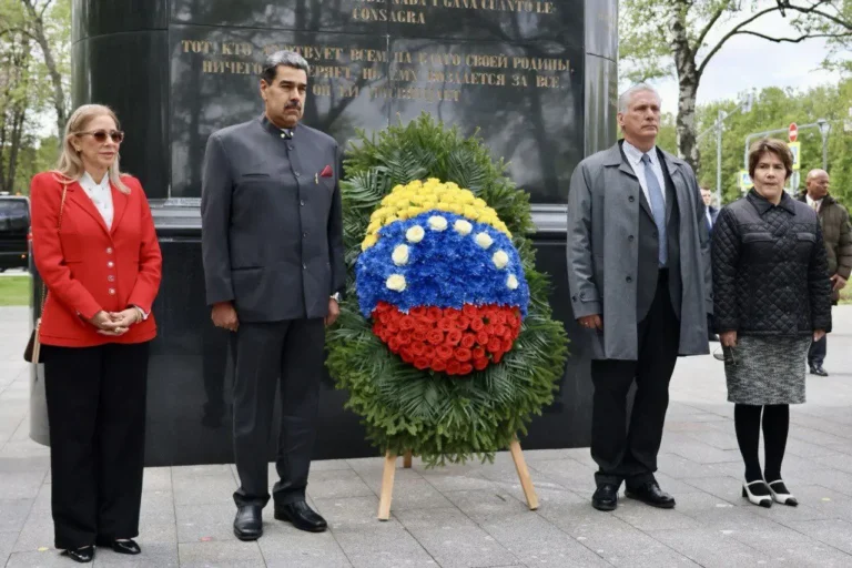 80 años de Victoria: Presidentes Maduro y Díaz-Canel rinden tributo a Simón Bolívar en Moscú 
