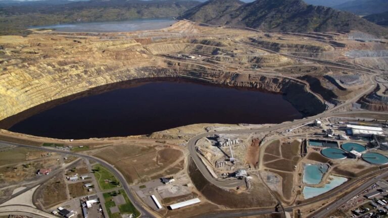 El tesoro del siglo bajo 190 000 millones de litros de agua tóxica: Descubrieron cómo extraerlo