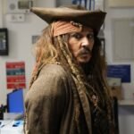 Johnny Depp se disfraza de Jack Sparrow por una buena causa en su visita a Madrid, donde vive Amber Heard