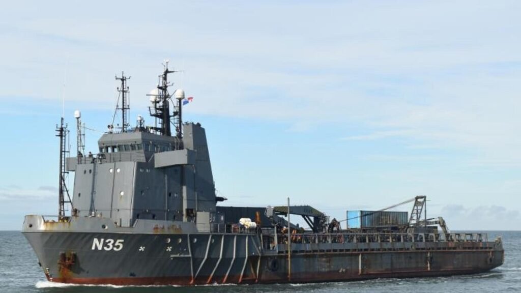 Nueve extranjeros detenidos con barco en custodia – Último momento Nueve extranjeros detenidos con barco en custodia – Último momento