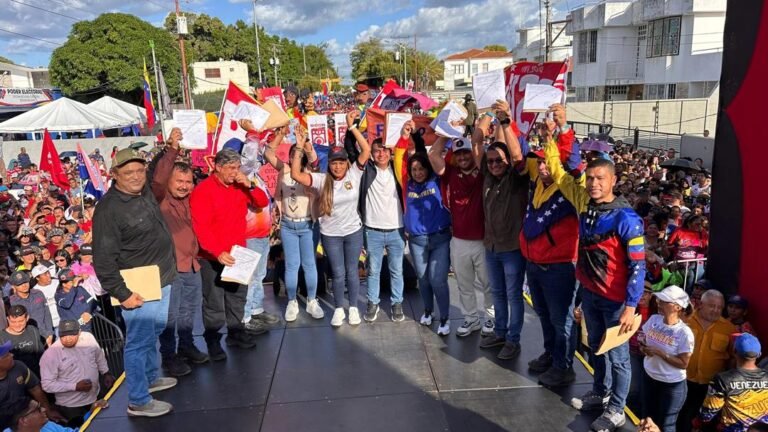 Gobernadora de Bolívar acompañó inscripción de candidatos ante el CNE