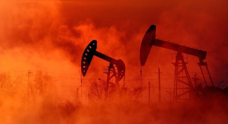 El petróleo vuelve a entrar en un mercado alcista por primera vez en 18 meses por el miedo a una escalada en Oriente Medio