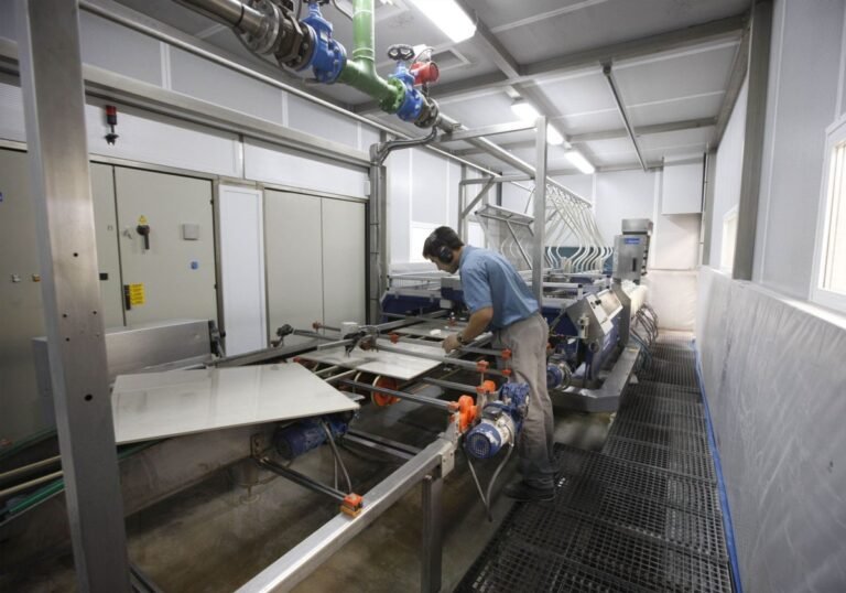 Las empresas valencianas se juegan casi 300 millones de euros en exportaciones por la guerra en Oriente Medio