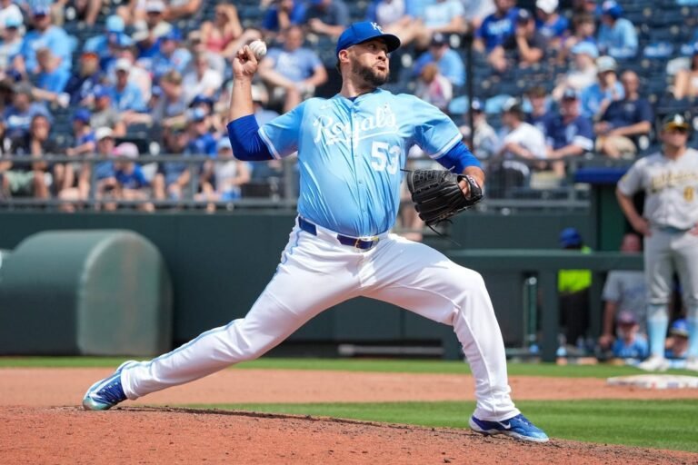 Los Royals buscan completar la barrida de los Rangers como visitantes