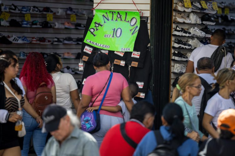No es ilegal referenciar precios en euros, pero debe ser acorde a las tasas del BCV