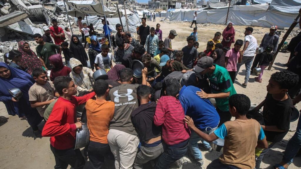 Israel detiene el reparto de ayuda humanitaria en Gaza tras el caos y un centenar de muertes en los puntos de distribución Israel detiene el reparto de ayuda humanitaria en Gaza tras el caos y un centenar de muertes en los puntos de distribución