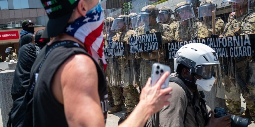 El despliegue de la Guardia Nacional en Los Ángeles abre un debate sobre los poderes de Trump El despliegue de la Guardia Nacional en Los Ángeles abre un debate sobre los poderes de Trump