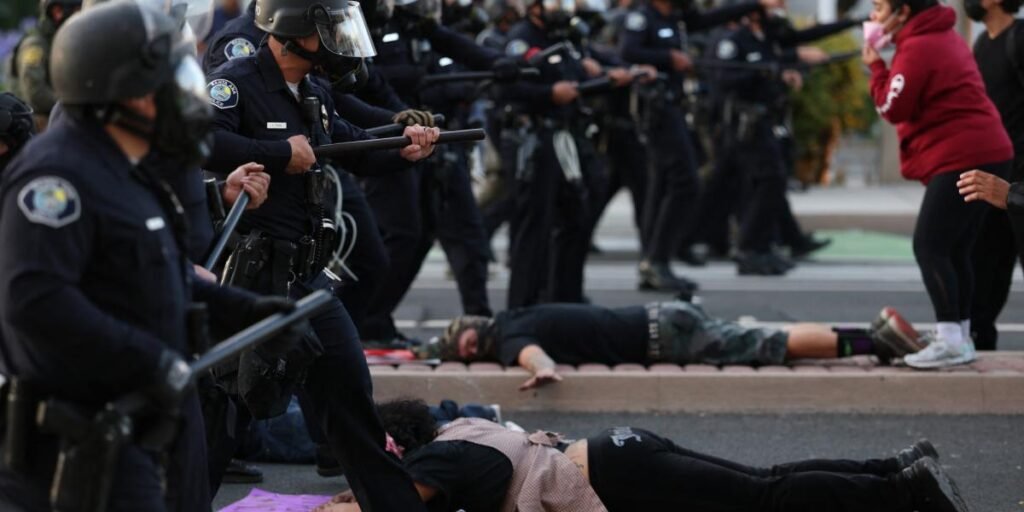 Despliega mas guardias y manda a miles de marines a Los Angeles Despliega mas guardias y manda a miles de marines a Los Angeles