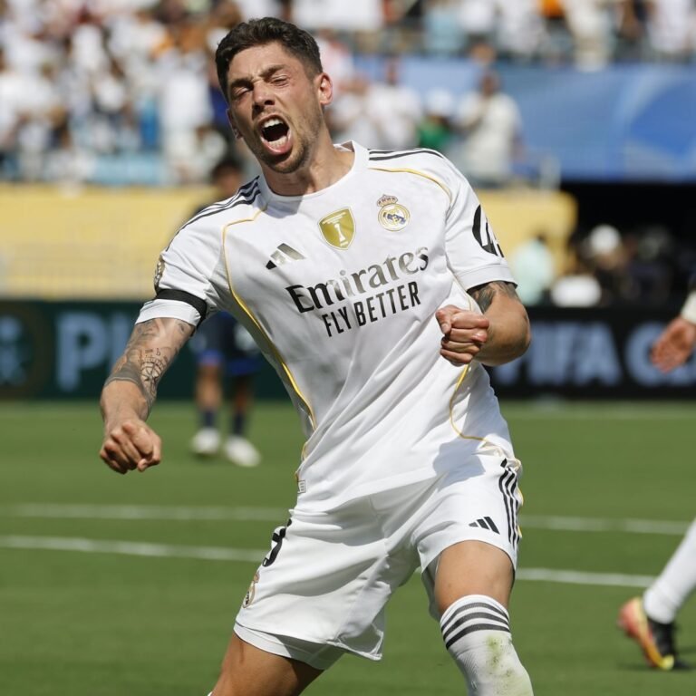 El Madrid se reinventa con uno menos y arrasa al Pachuca (3-1) | El PAÍS Exprés