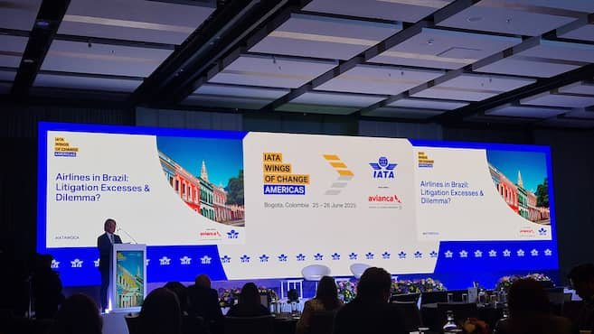 “Si no mejoramos la capacidad, las aerolíneas elegirán otro destino”: alerta IATA futuro del cielo colombiano