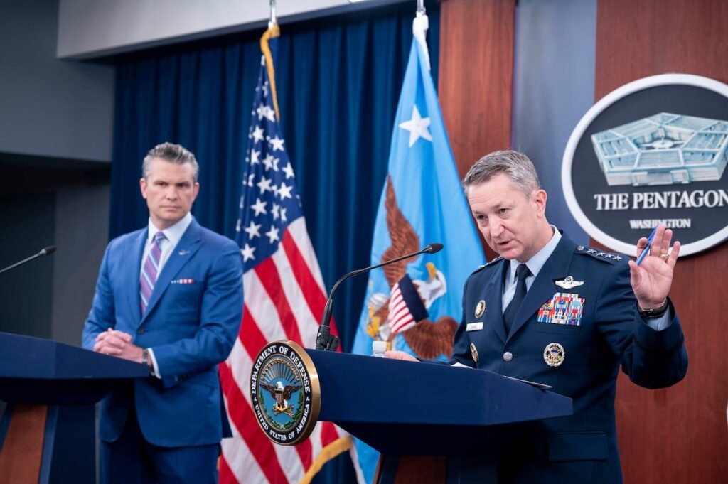 El secretario de Defensa de EE UU insiste en el éxito de los bombardeos en Irán y ataca a la prensa por ponerlo en duda | Internacional El secretario de Defensa de EE UU insiste en el éxito de los bombardeos en Irán y ataca a la prensa por ponerlo en duda | Internacional