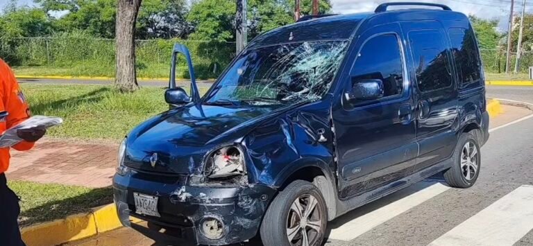 Colisión en Alta Vista deja un motorizado herido