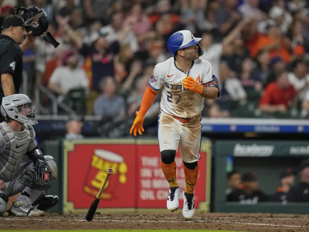 Altuve alcanzó a Clemente con 240 cuadrangulares Altuve alcanzó a Clemente con 240 cuadrangulares