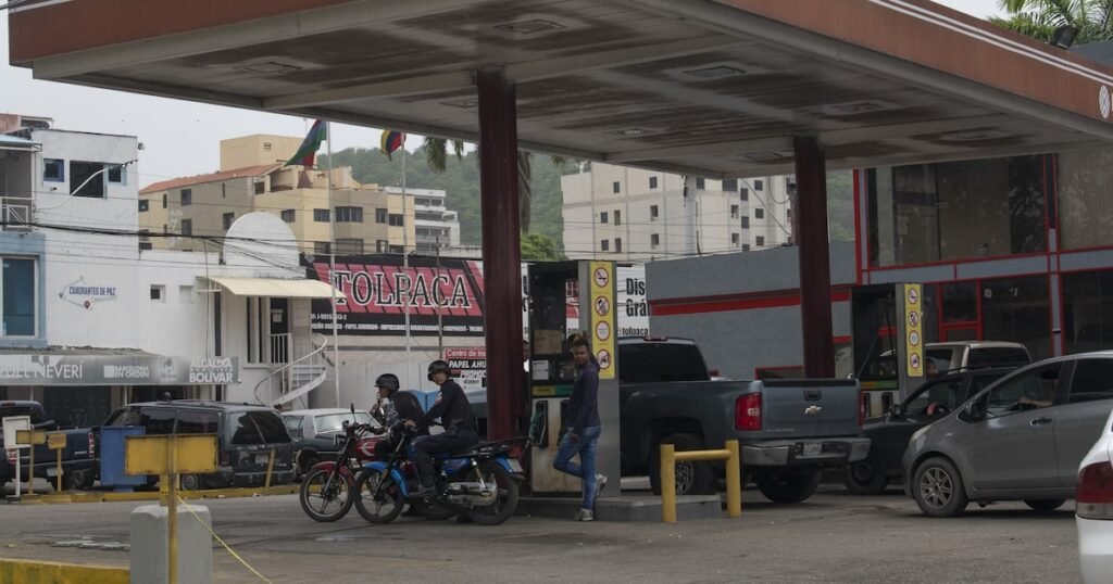 Venezuela planea aumento de combustible del 50% mientras se prepara para una caída de ingresos Venezuela planea aumento de combustible del 50% mientras se prepara para una caída de ingresos