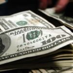 El dólar registra su mayor retroceso diario en tres semanas tras el alto al fuego en Medio Oriente