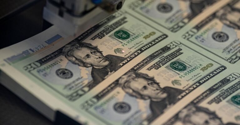 Dólar hoy en vivo: a cuánto se operan todas las cotizaciones minuto a minuto este viernes 6 de junio Dólar hoy en vivo: a cuánto se operan todas las cotizaciones minuto a minuto este viernes 6 de junio